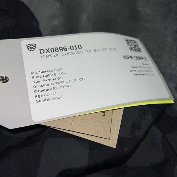 MEDIUM Nike Dri-FIT Challenger Graphic 7in Shorts DX0896-010 - Picture 3 of 7